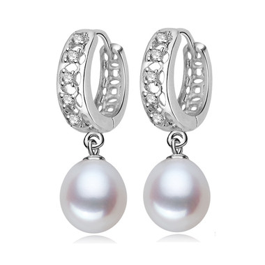 White Pearl Earring With Crystal