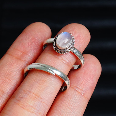 MOONSTONE RING - RETRO